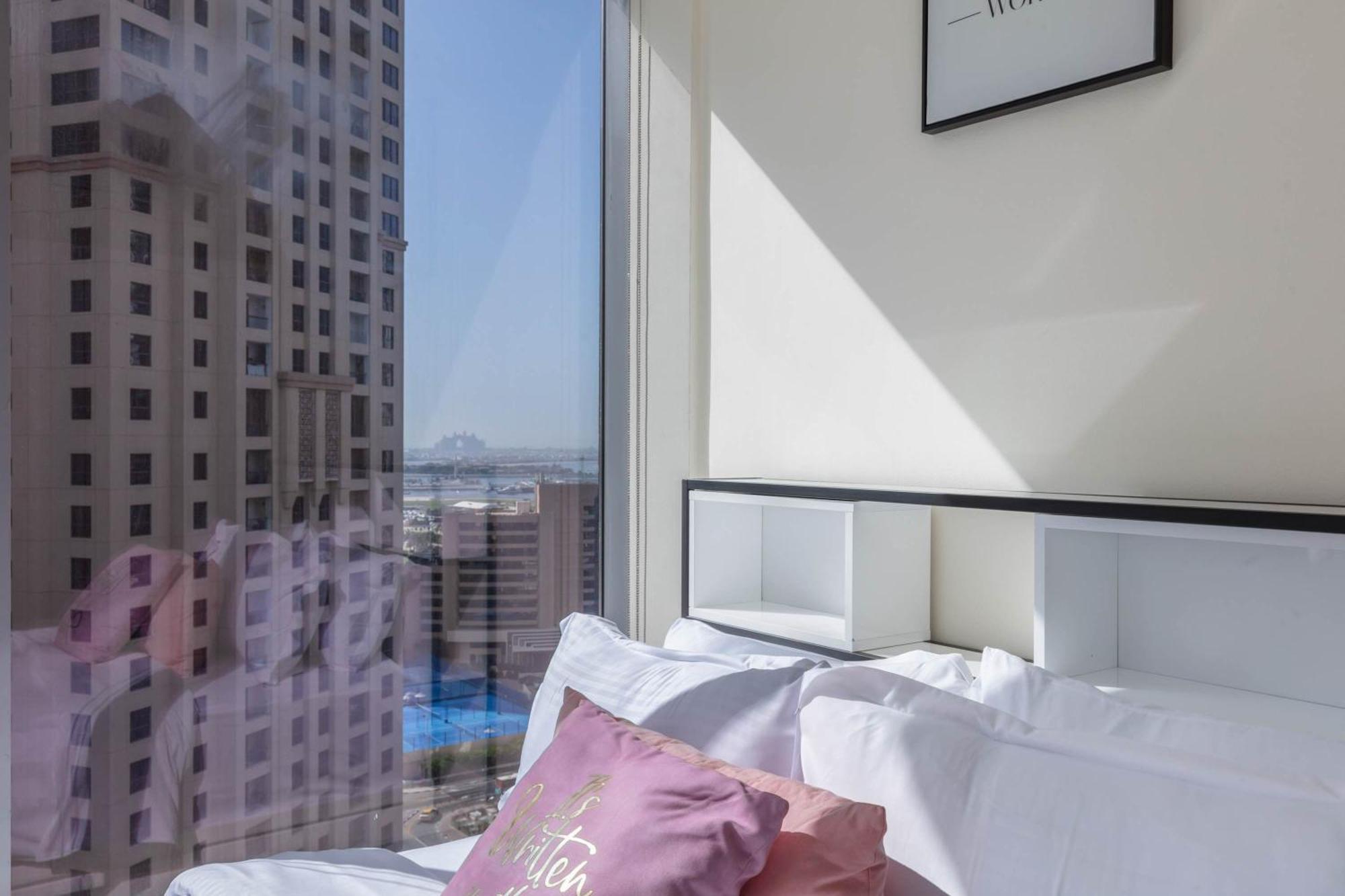Beautiful Marina Views 1 Bed Apartment