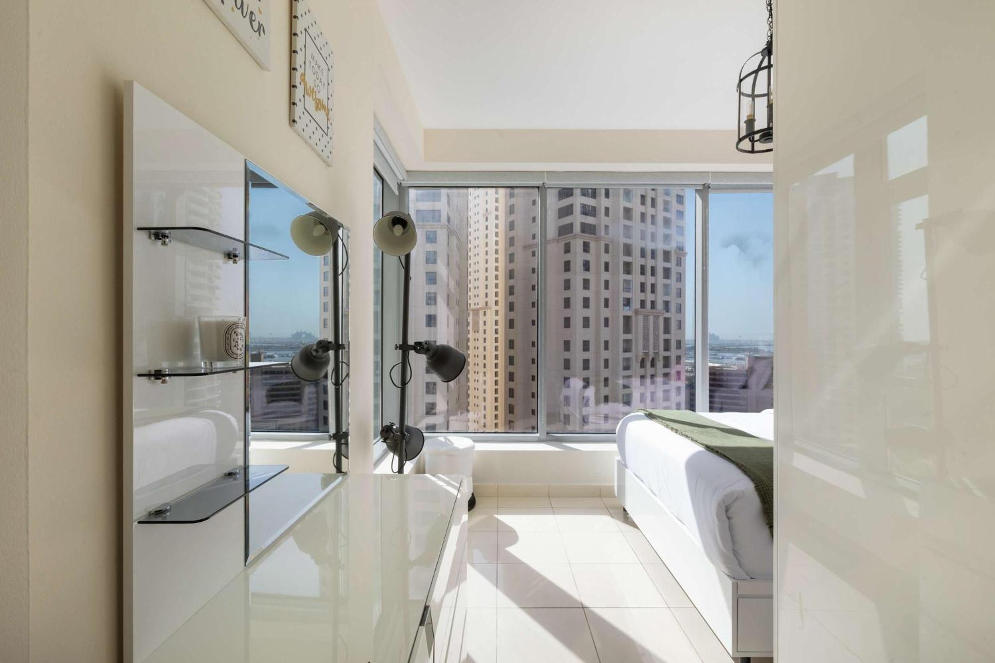 Beautiful Marina Views 1 Bed Dubai