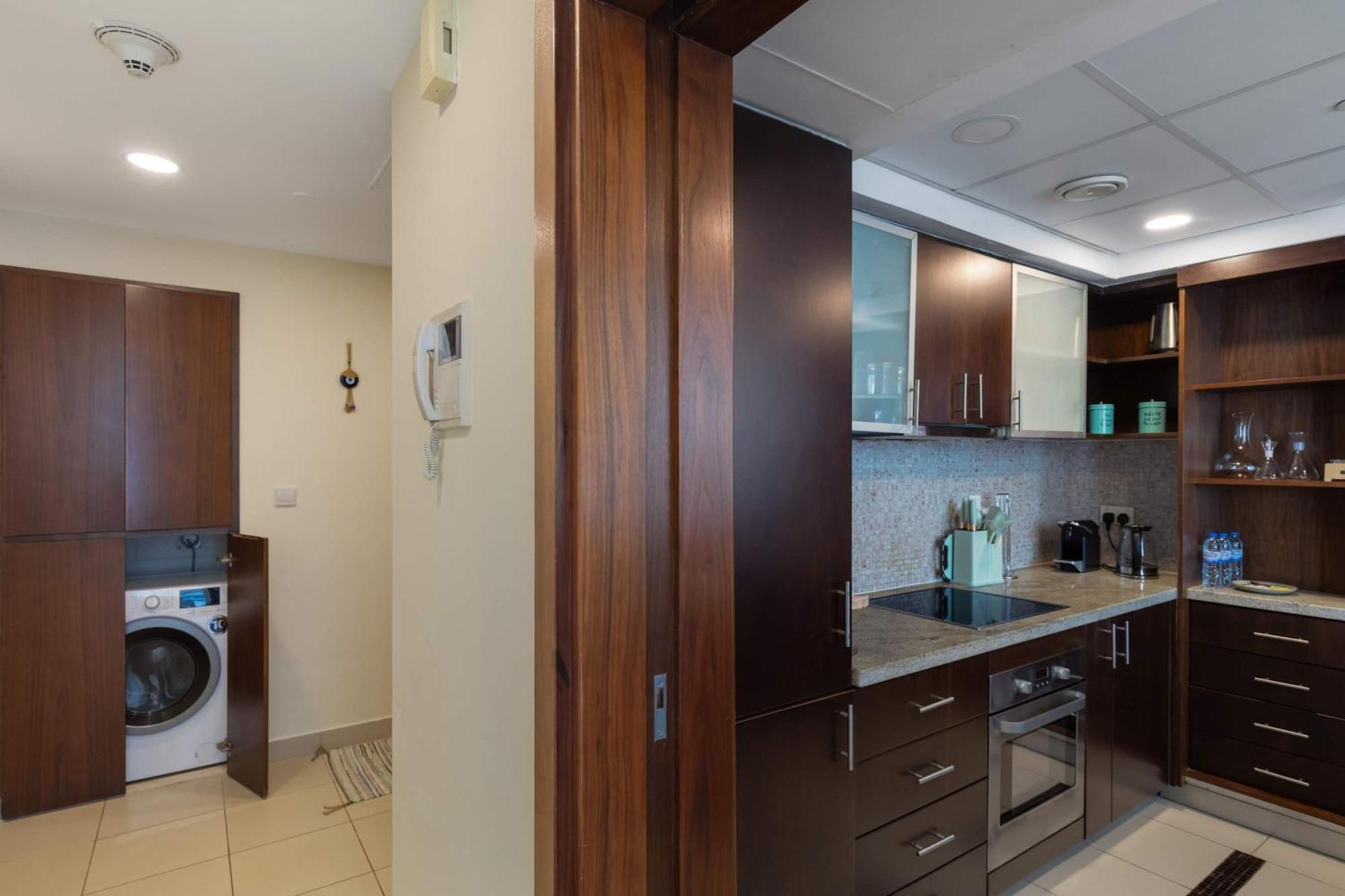 Beautiful Marina Views 1 Bed Apartment