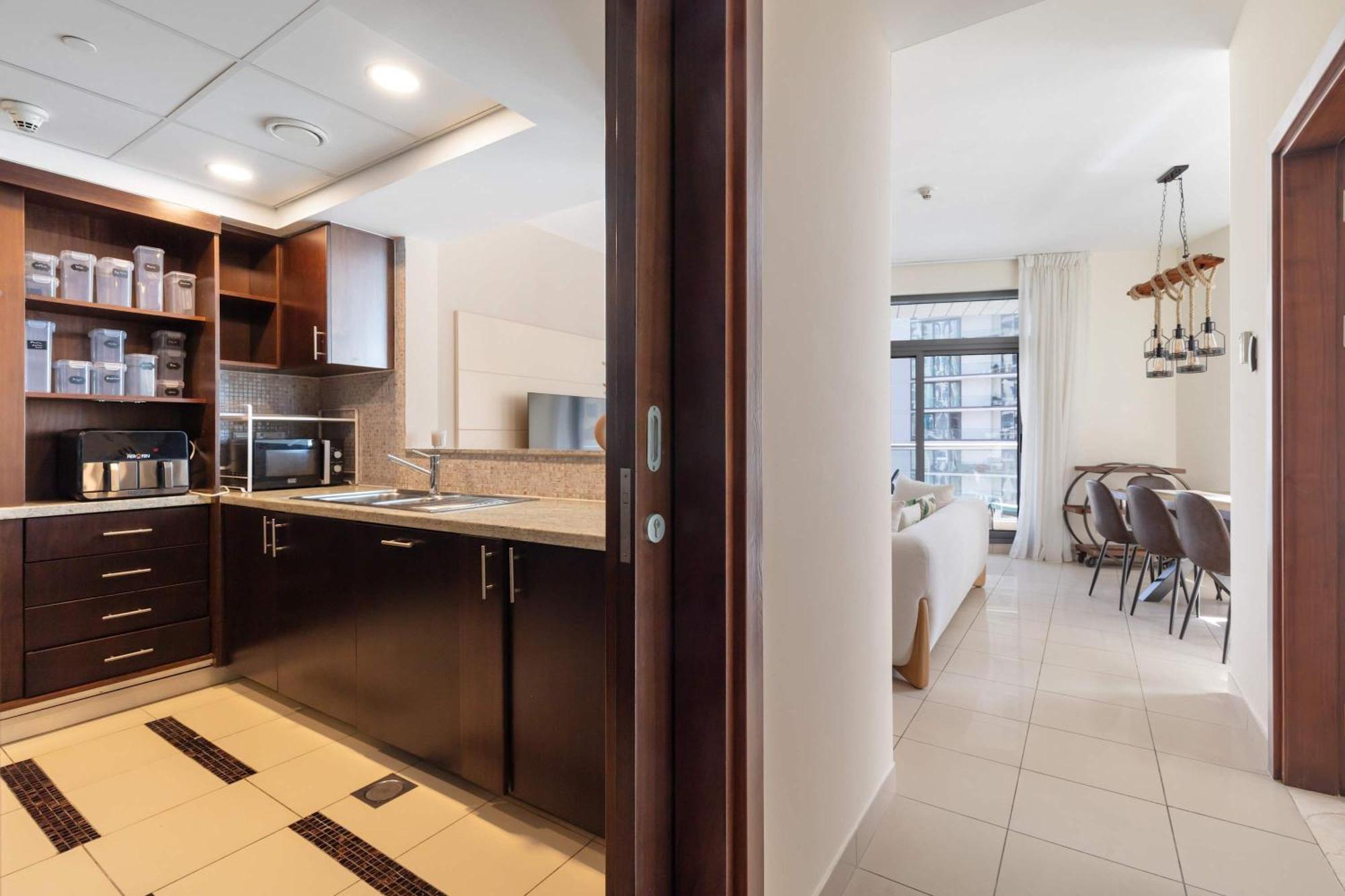 Beautiful Marina Views 1 Bed *